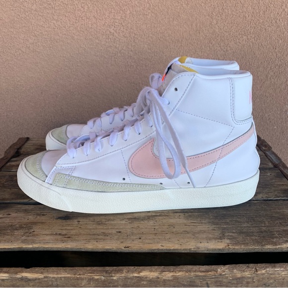 - Nike Men’s Blazer Mid 77 Shoe - Picture 2 of 8